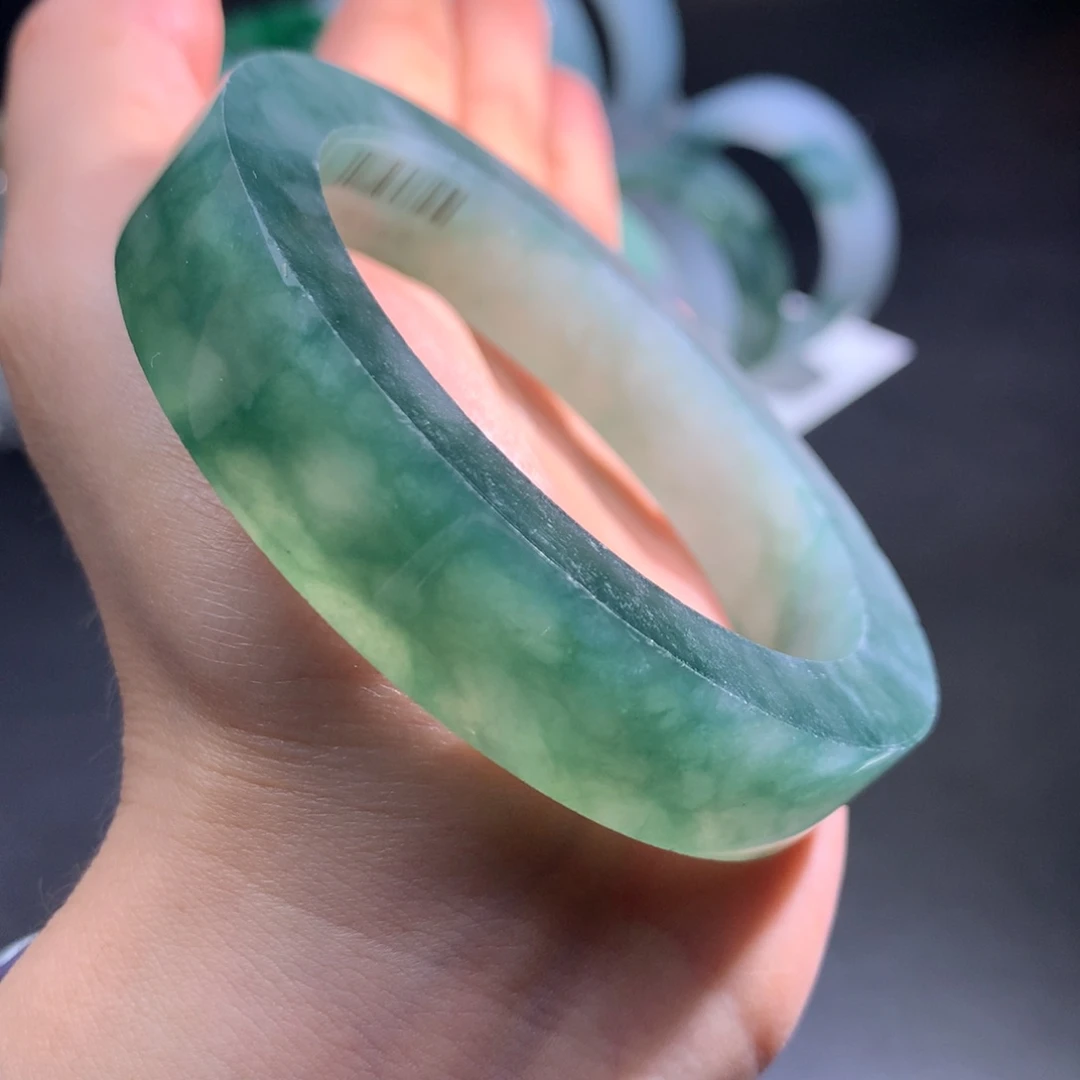 未镶嵌冰种飘花定制翡翠