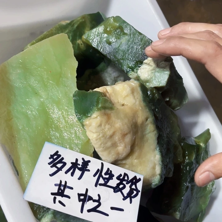 岫玉未镶嵌原料多样性发货