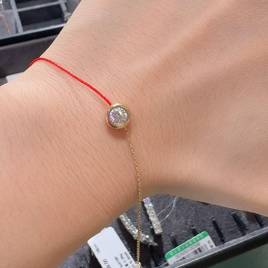 乔***i实验室培育钻石18K金镶嵌颈饰