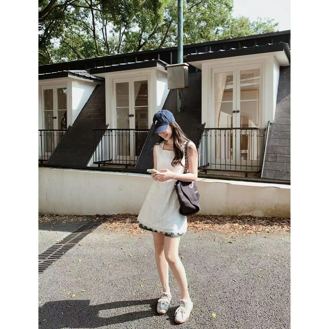 LaceyDitto2025 7/19【香雾白茶】夏日感立体凹凸肌理方领上衣