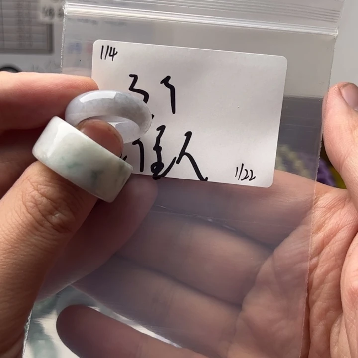 翡翠戒指未镶嵌谁***君