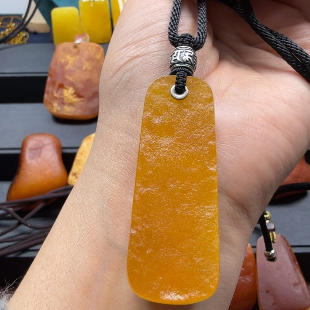 琥珀吊坠(赠链)未镶嵌