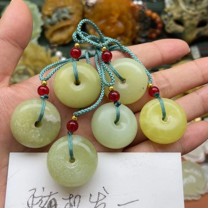 蛇纹石玉未镶嵌吊坠