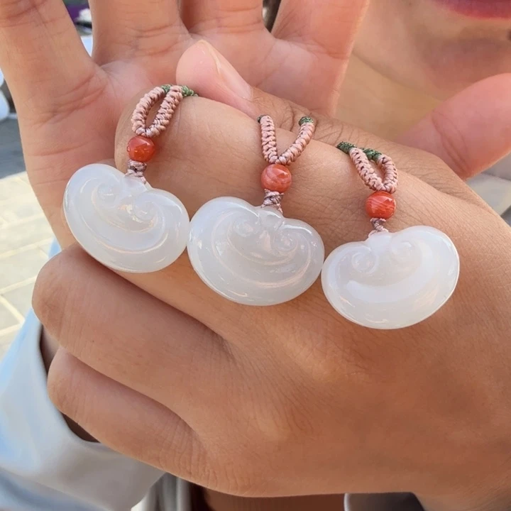 和田玉未镶嵌颈饰元宝锁多样性发一件