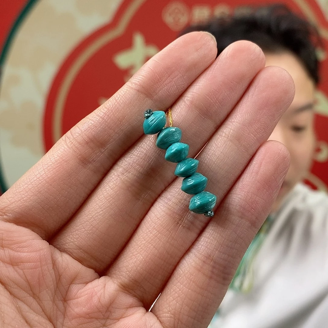 又***妨绿松石未镶嵌珠宝奇石