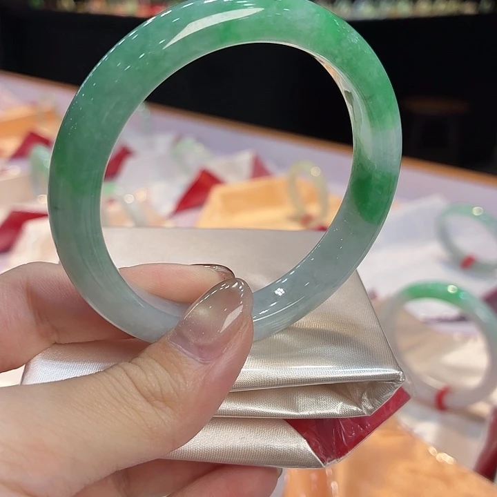 翡翠未镶嵌手镯54圈口