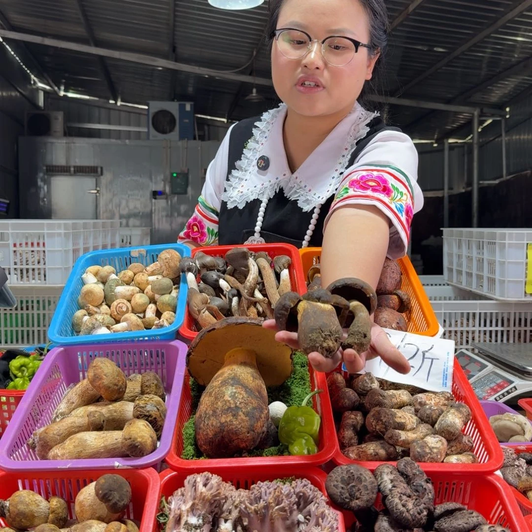 。***S云南楚雄新鲜菌菇中国大陆