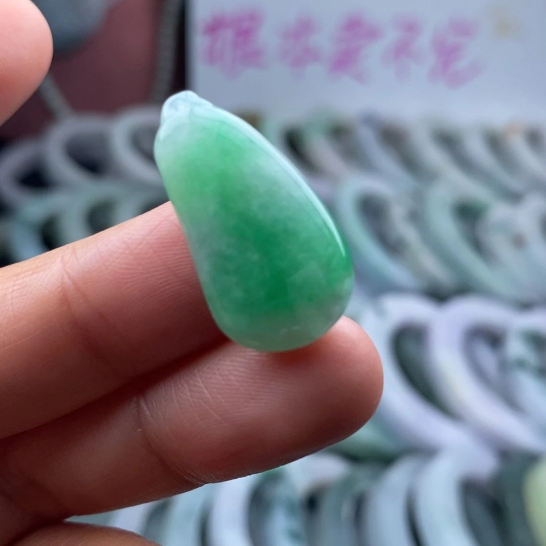 翡翠颈饰未镶嵌挂件