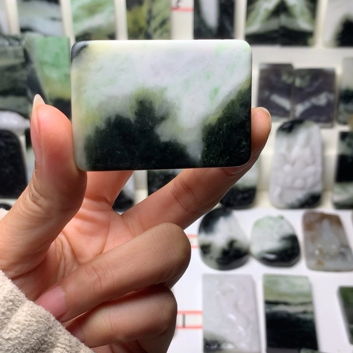 L***n独山玉未镶嵌颈饰