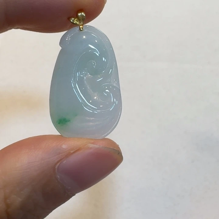 翡翠18K金镶嵌颈饰如意