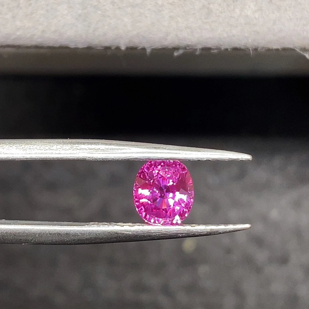 蓝宝石裸石1.37克拉天然无烧玻璃体璀璨火彩粉紫蓝宝石