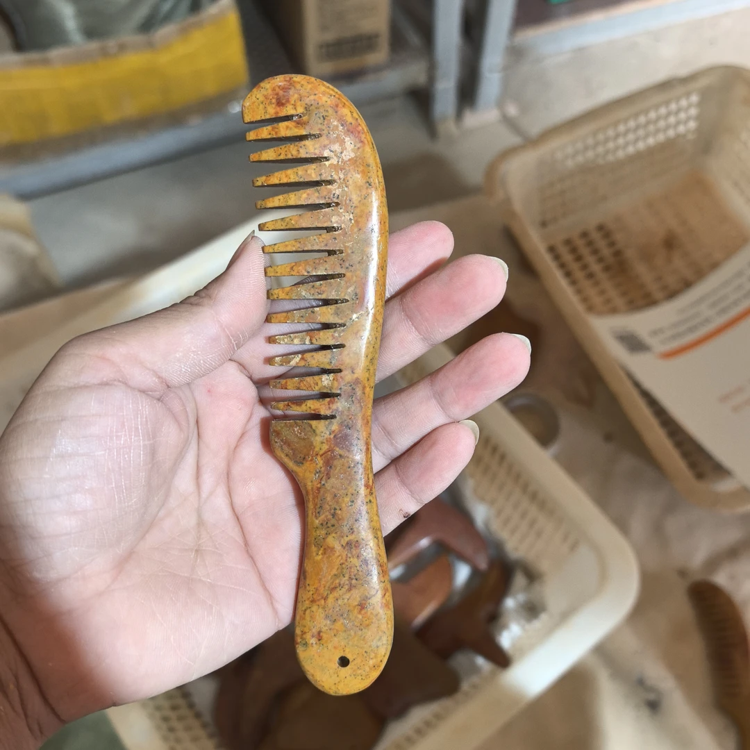 泗水砭石瑕疵原石长柄梳
