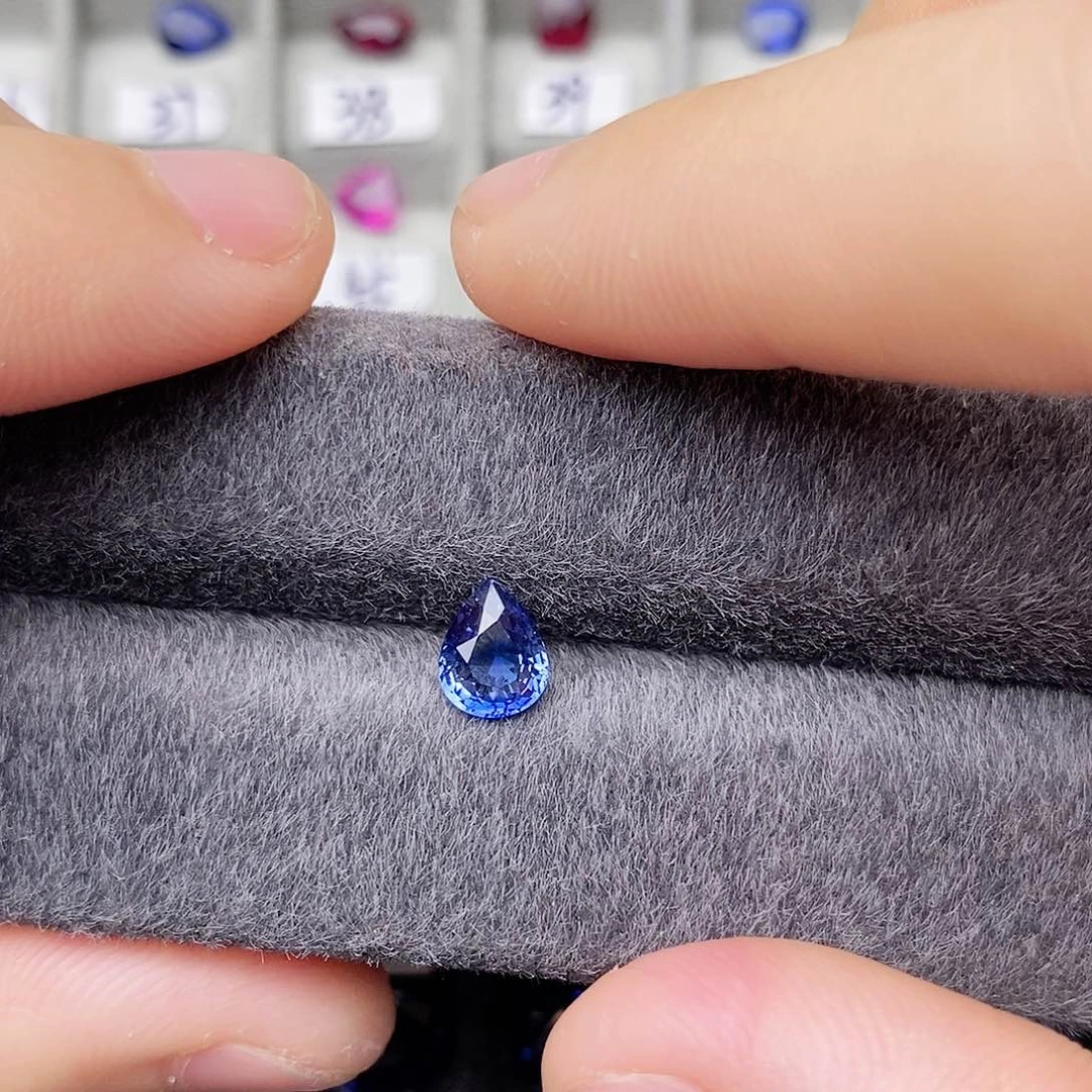 蓝宝石裸石未镶嵌矢车菊VB火彩水滴形1.14ct/0033