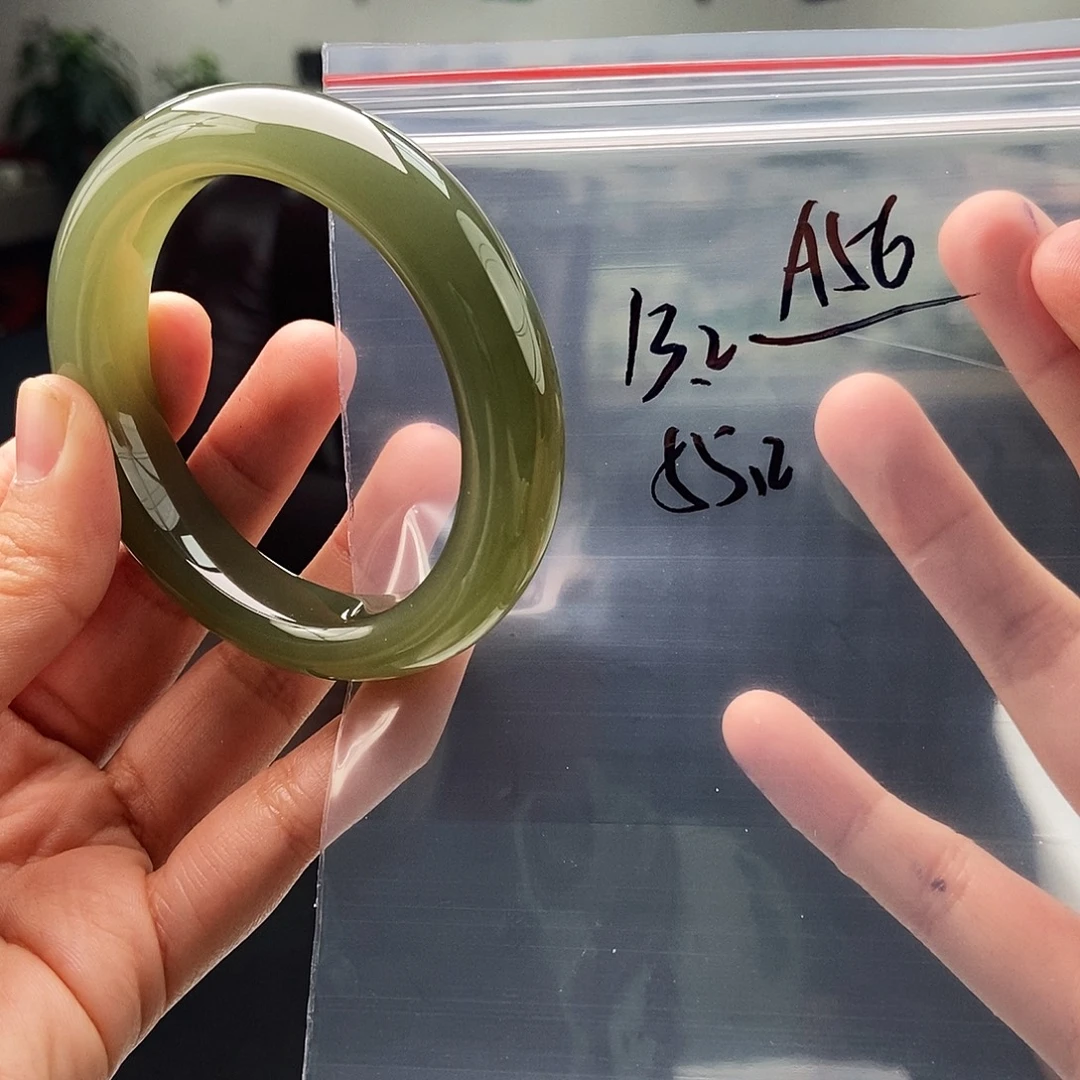 和田玉未镶嵌手镯拍一发一