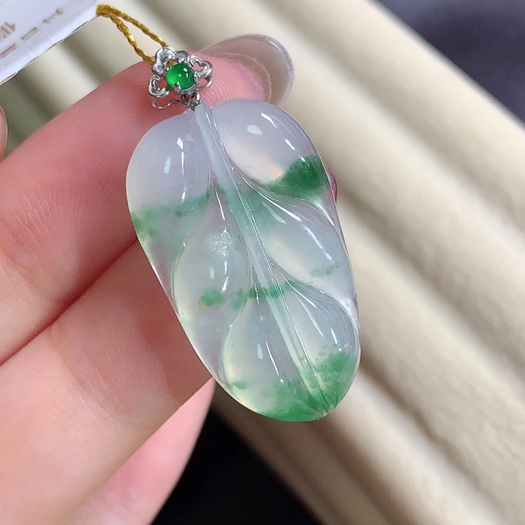 翡翠18K金镶嵌颈饰叶子