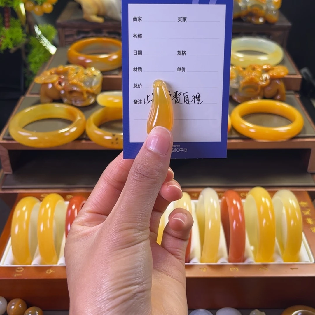 颈饰未镶嵌石英质玉