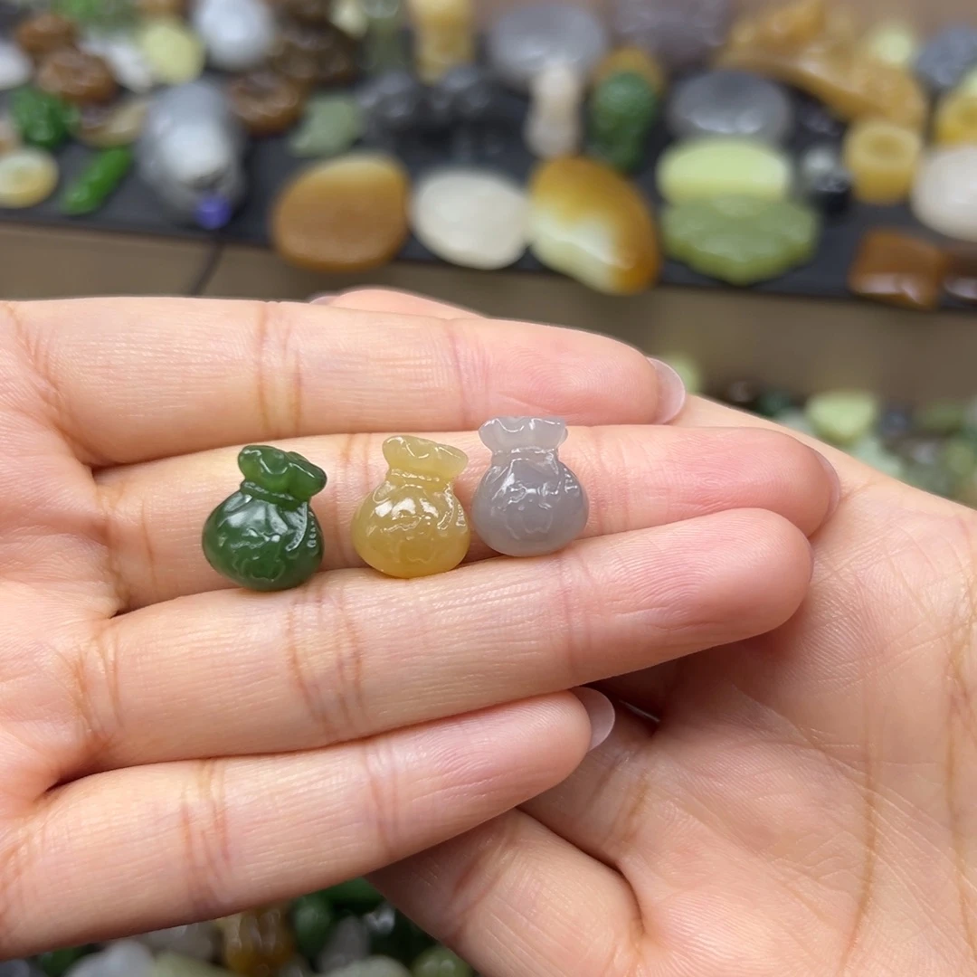 和田玉未镶嵌颈饰128一个多样性发其一