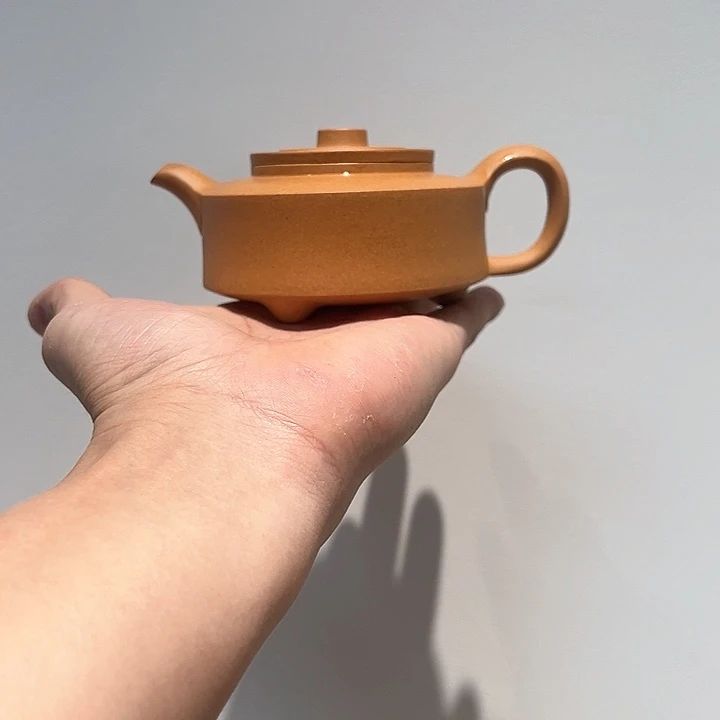 茶壶紫砂半手，头段三足周盘