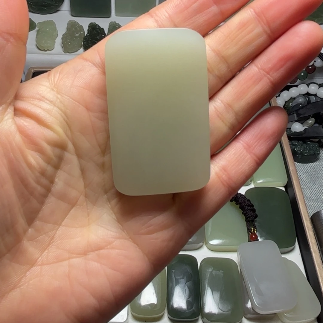 承***修和田玉未镶嵌颈饰