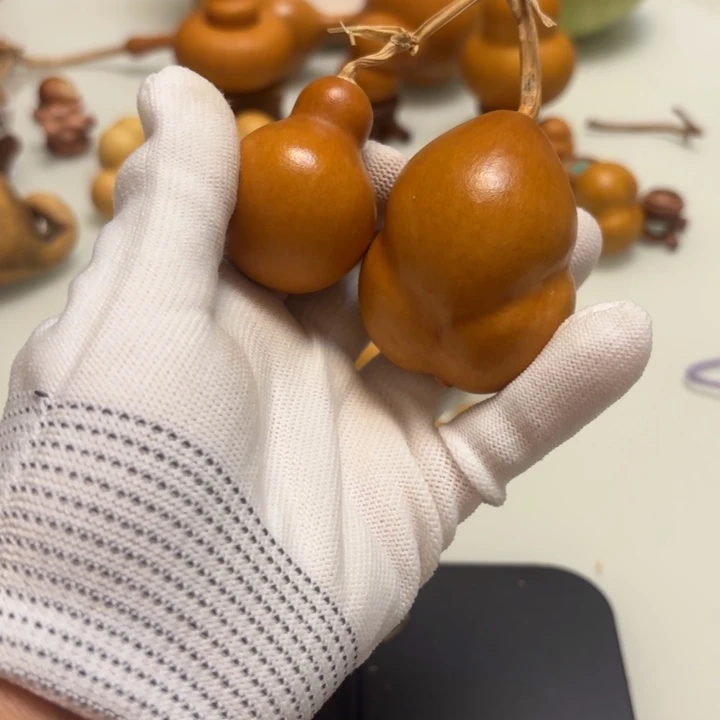 '***。天然手捻老皮葫芦
