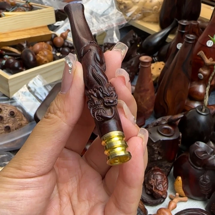 听***竹木小叶紫檀雕刻貔貅长条把件