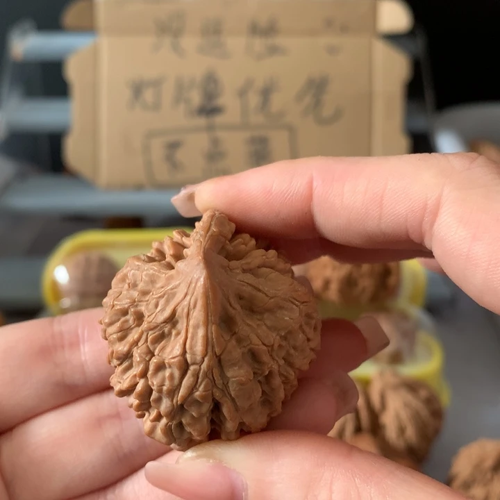黄***胖吊坠文玩核桃异形单只，有瑕疵
