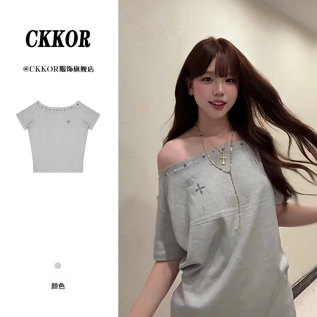 CKKOR夏季新款斜肩短袖t恤女烫钻柳丁小众设计感印花辣妹露肩上衣
