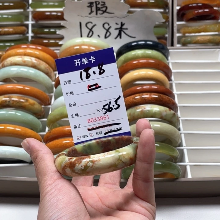 蛇纹石玉手镯未镶嵌士**牙