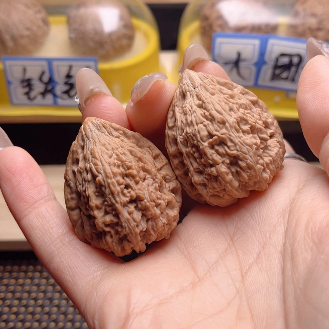 文玩核桃把件嘻****天塔尖