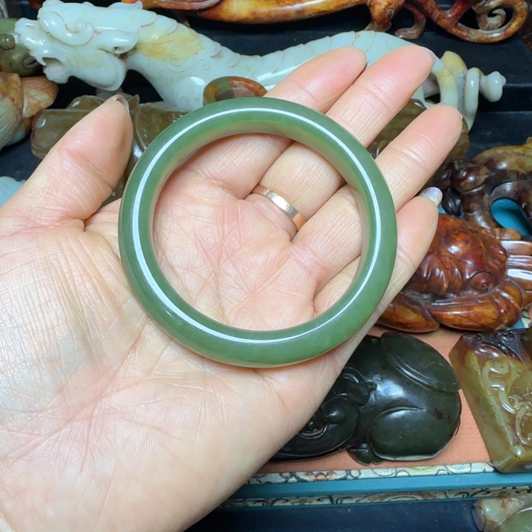 和田玉手镯未镶嵌