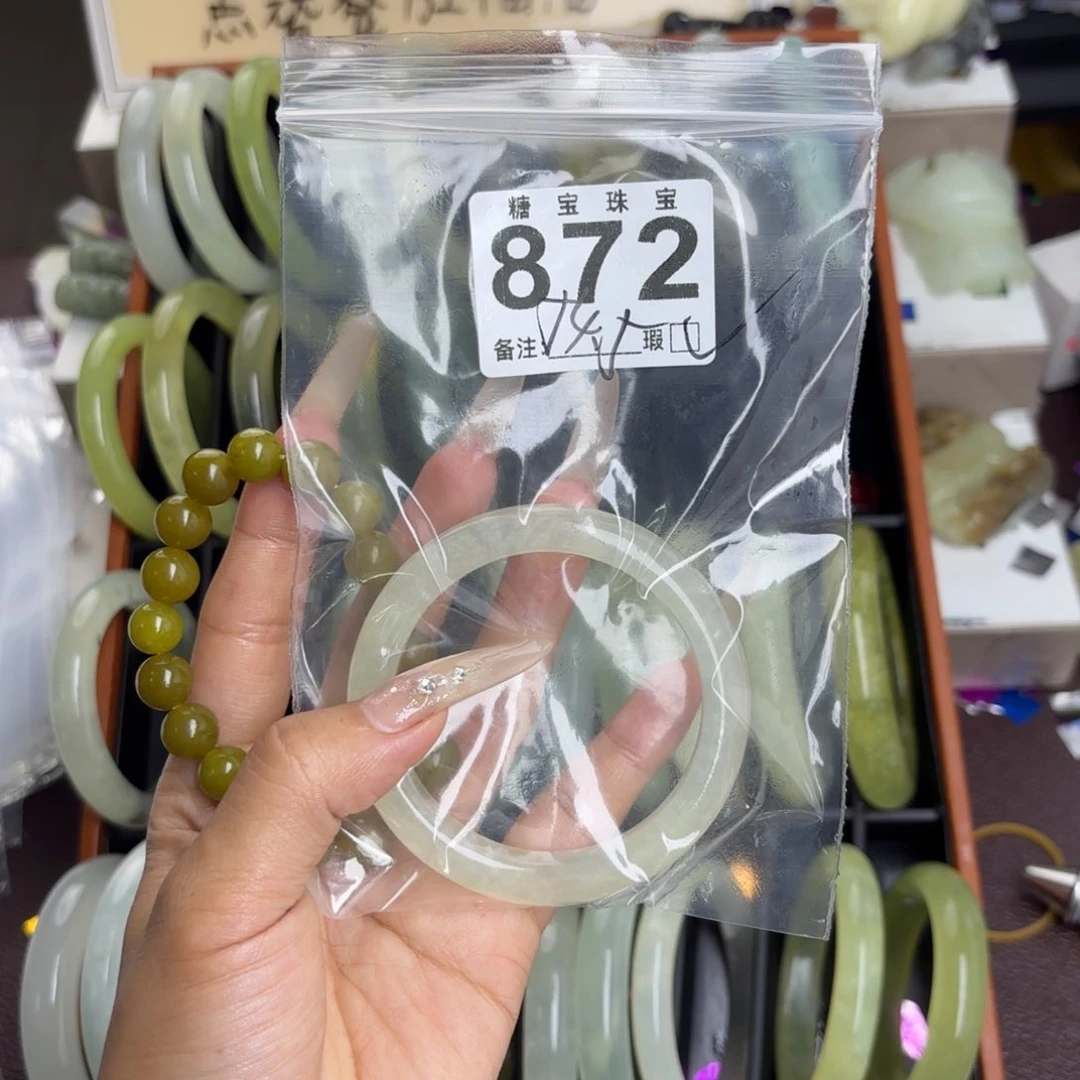 未镶嵌蛇纹石玉手镯荞**脆