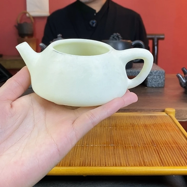 丹东白玉瑕疵石瓢壶身761