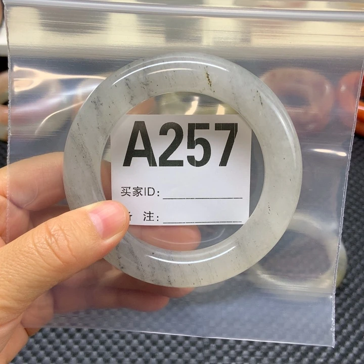 未镶嵌手镯石英质玉