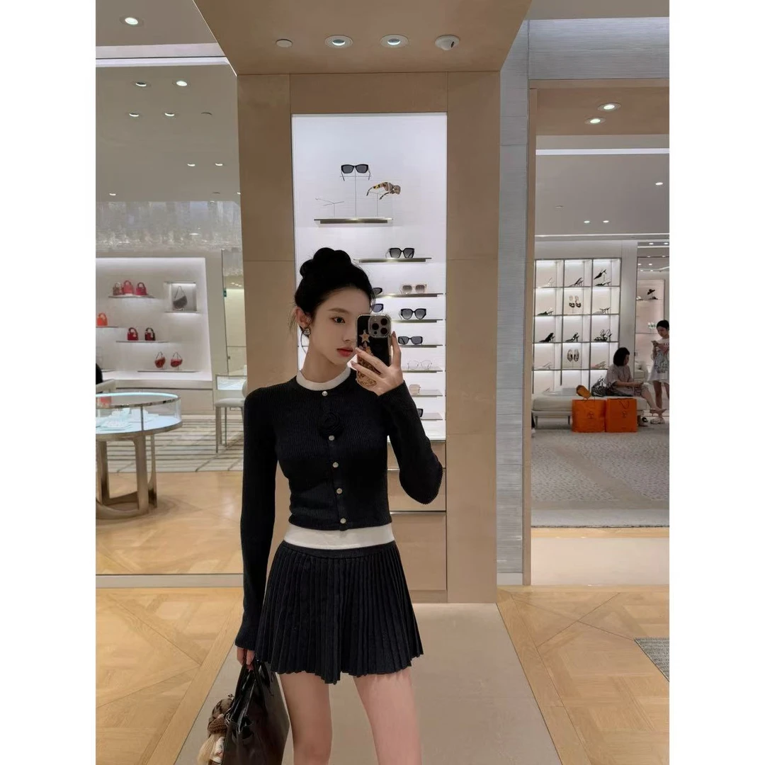 【盒子专享】琉月华章      花朵点缀套头上衣百褶裙两件套套装