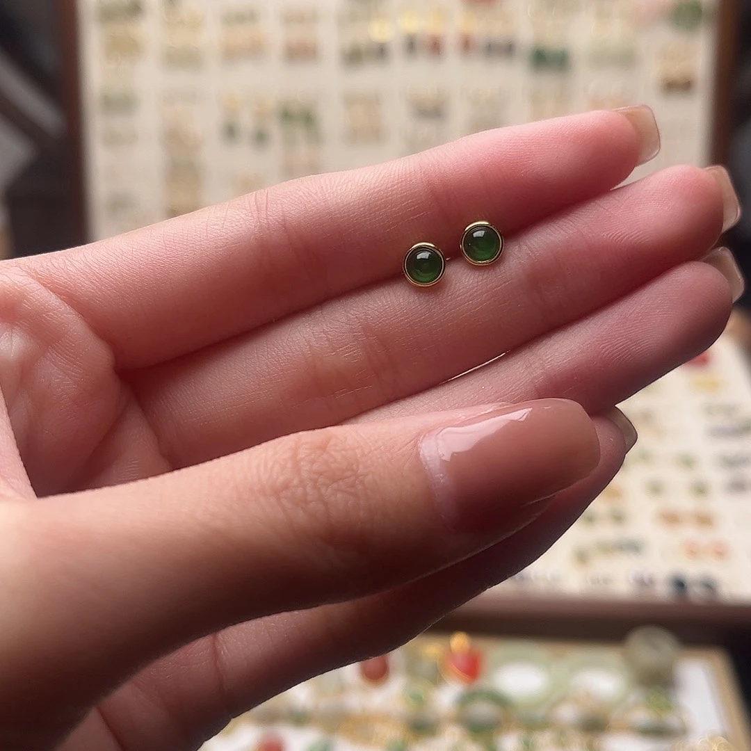 和田玉未镶嵌耳饰