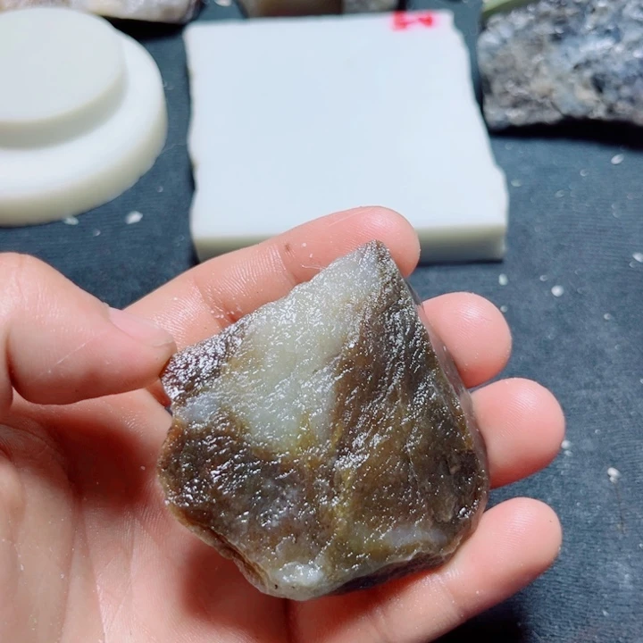 和田玉（糖玉）未镶嵌珠宝奇石