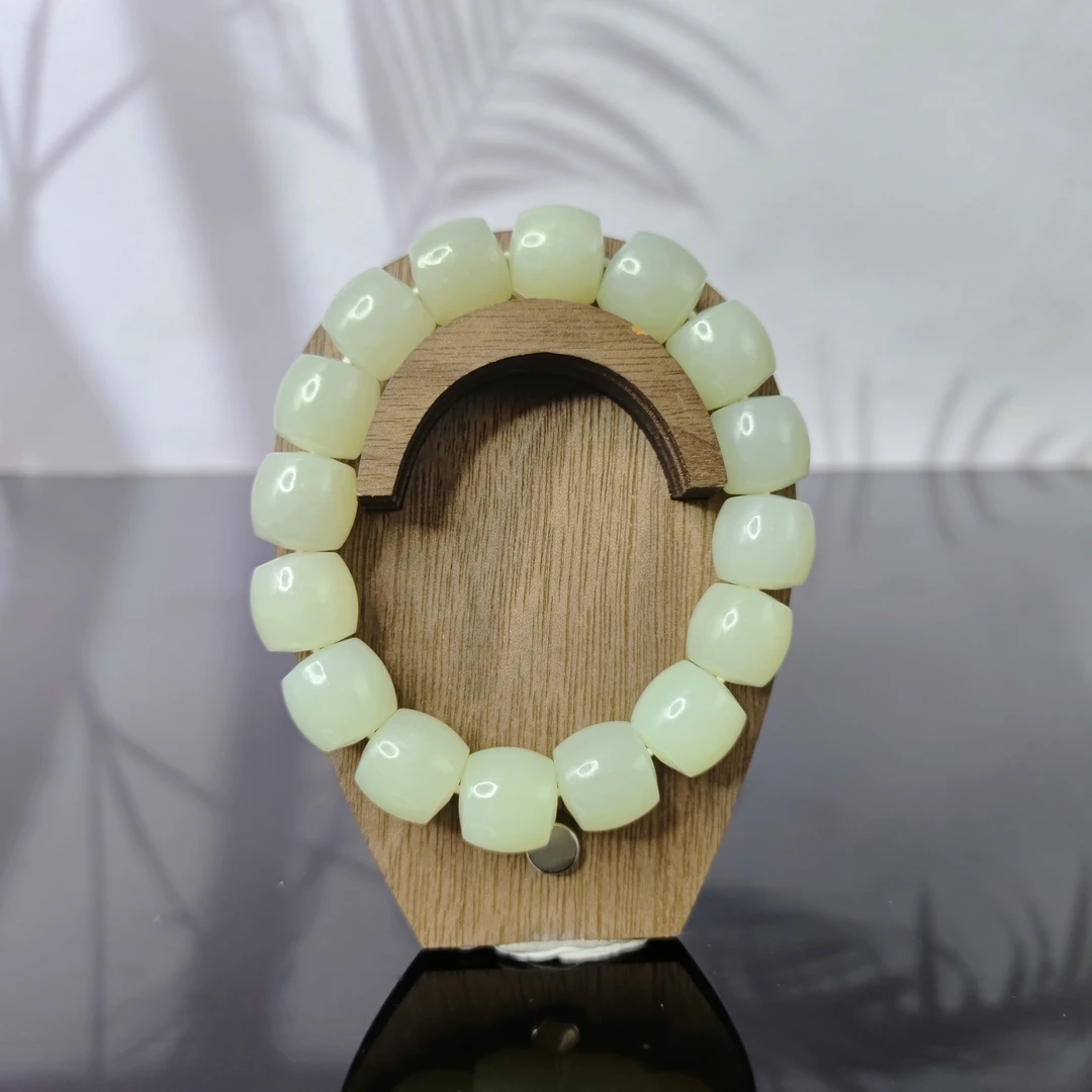 H和田玉直切手串（卡14）0535