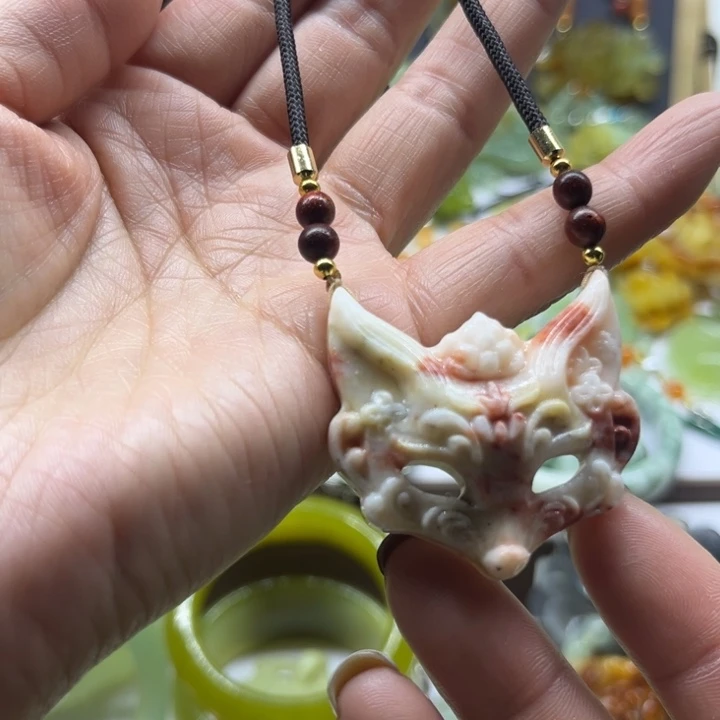 蛇纹石玉未镶嵌颈饰