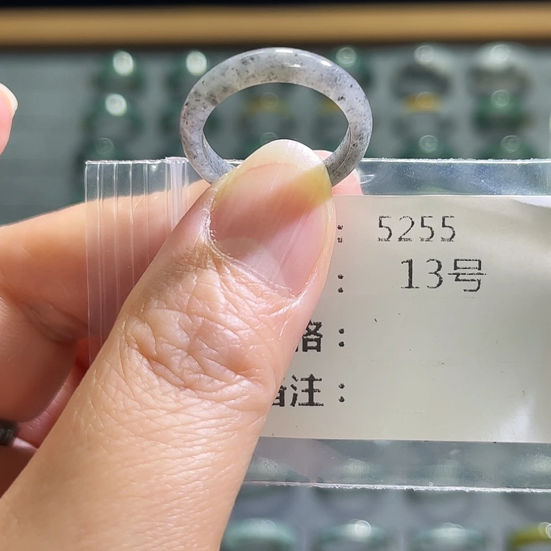 翡翠未镶嵌戒指5255。