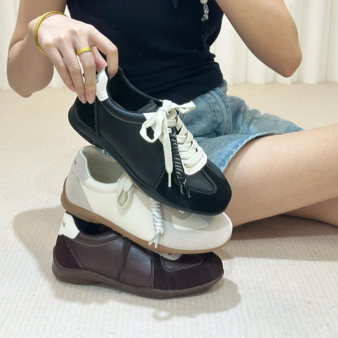 首谷爆款黑色厚底德训鞋女款2025新款超火百搭舒适不累脚休闲板鞋