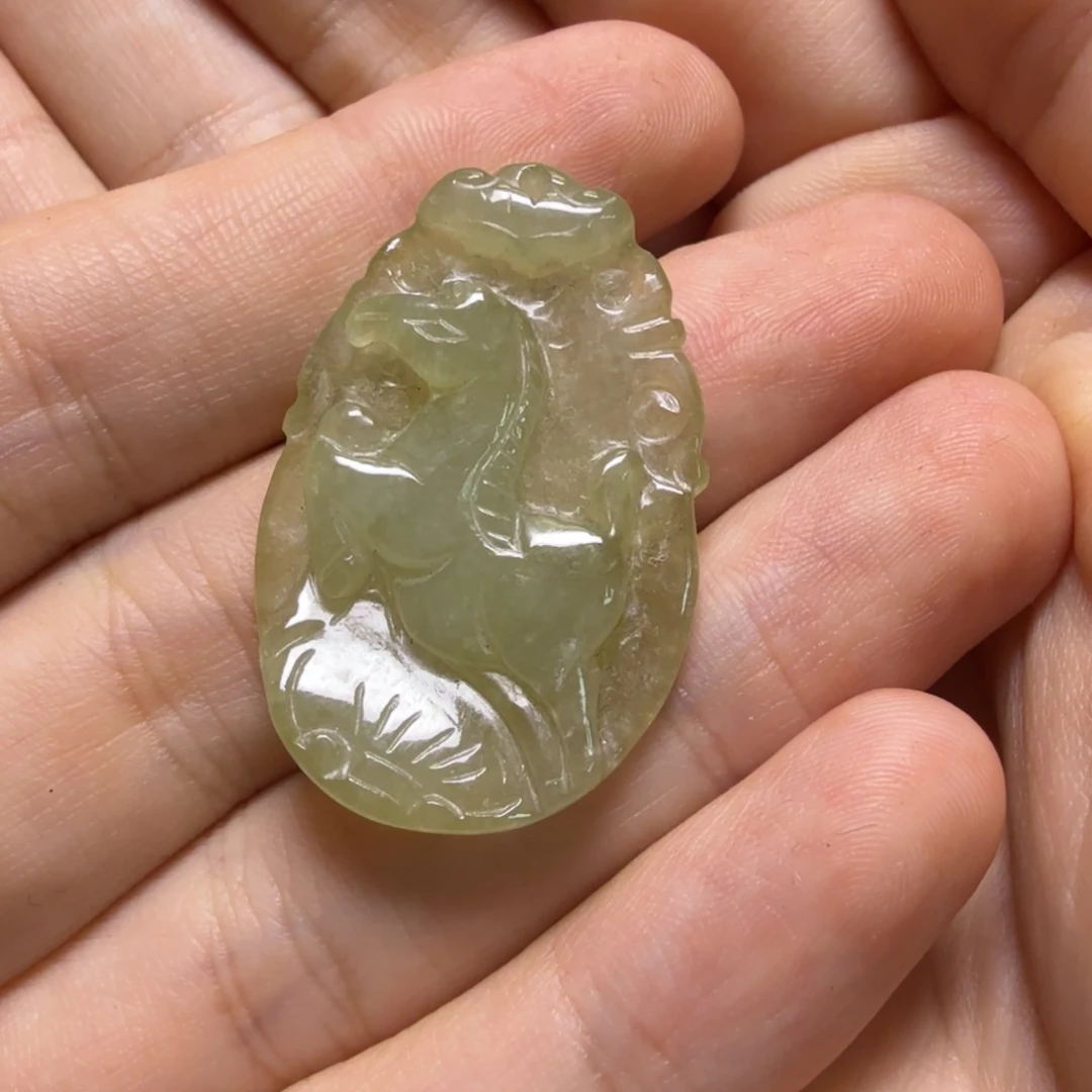 蜻***蜓翡翠未镶嵌颈饰吊坠