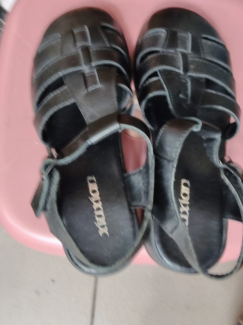 软牛皮粗跟包头镂空凉鞋，软皮软帮软底，防滑耐磨，实心软底