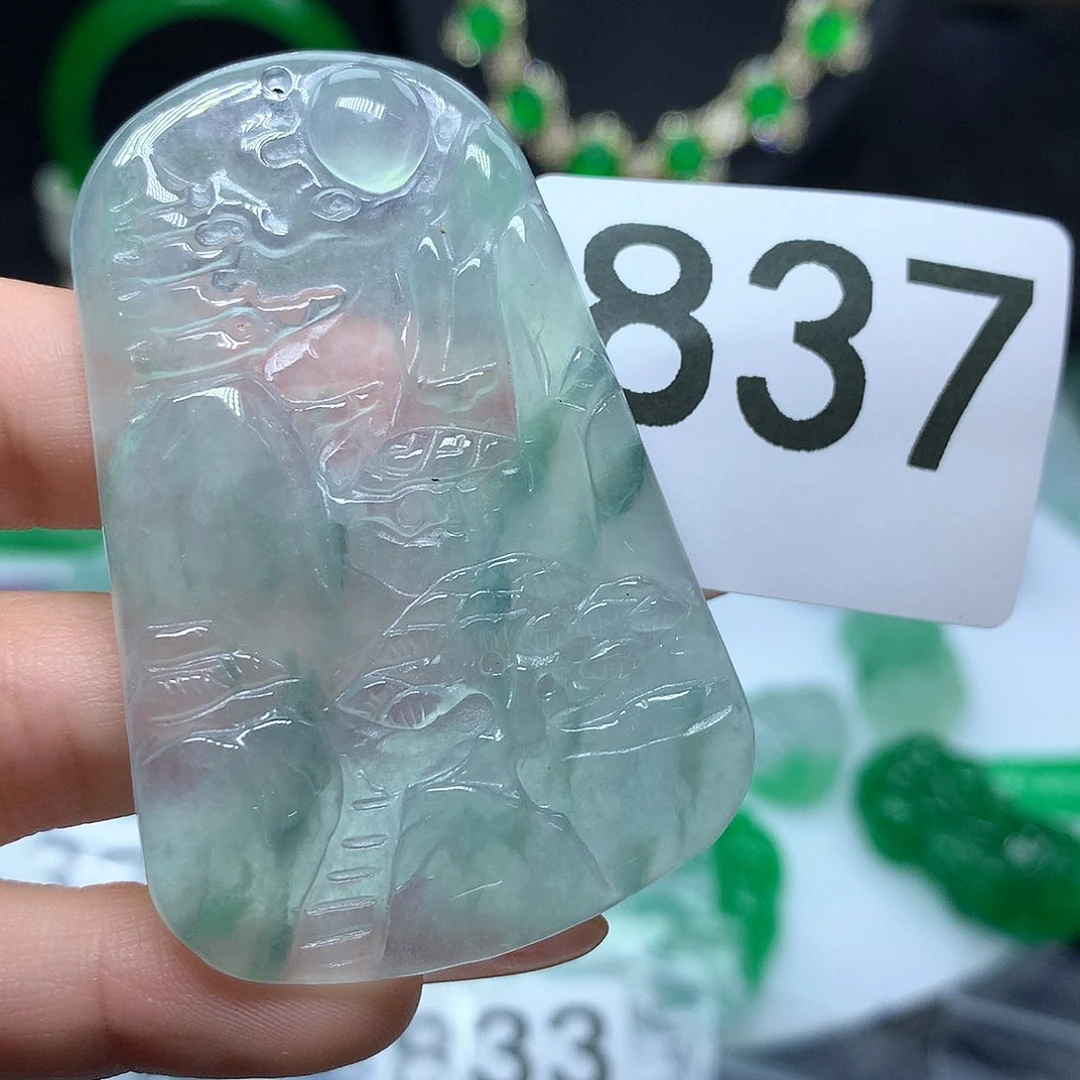 翡翠吊坠(赠链)未镶嵌