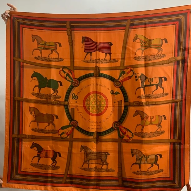 99新 Hermes/爱马仕 爱马仕随机匹马图案丝巾/F00593/90*90