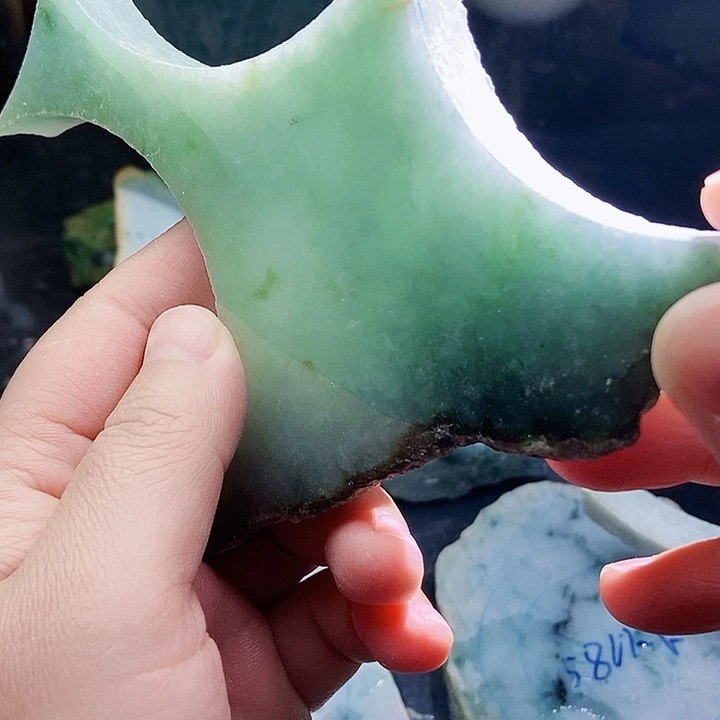 翡翠未镶嵌颈饰毛料67