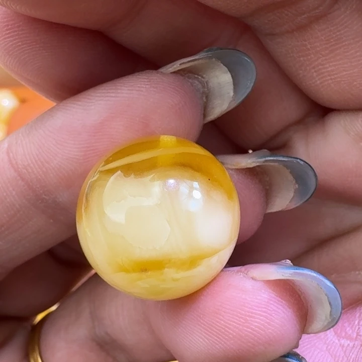 琥珀未镶嵌裸石18.2瑕疵