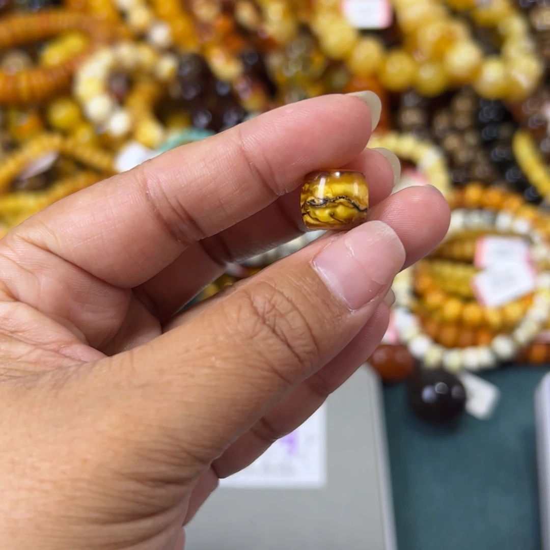 未镶嵌琥珀珠宝奇石283