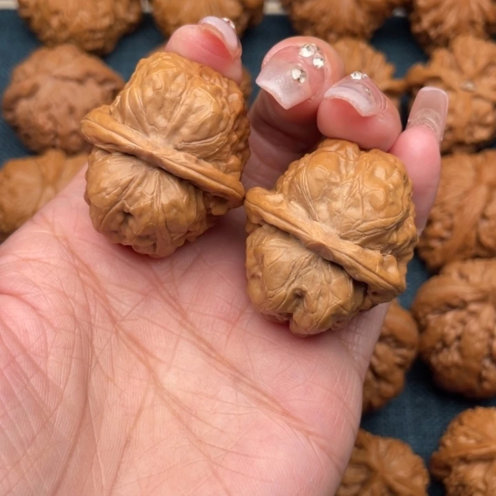 把件文玩核桃34全品开背蛙蛙。小手捻。