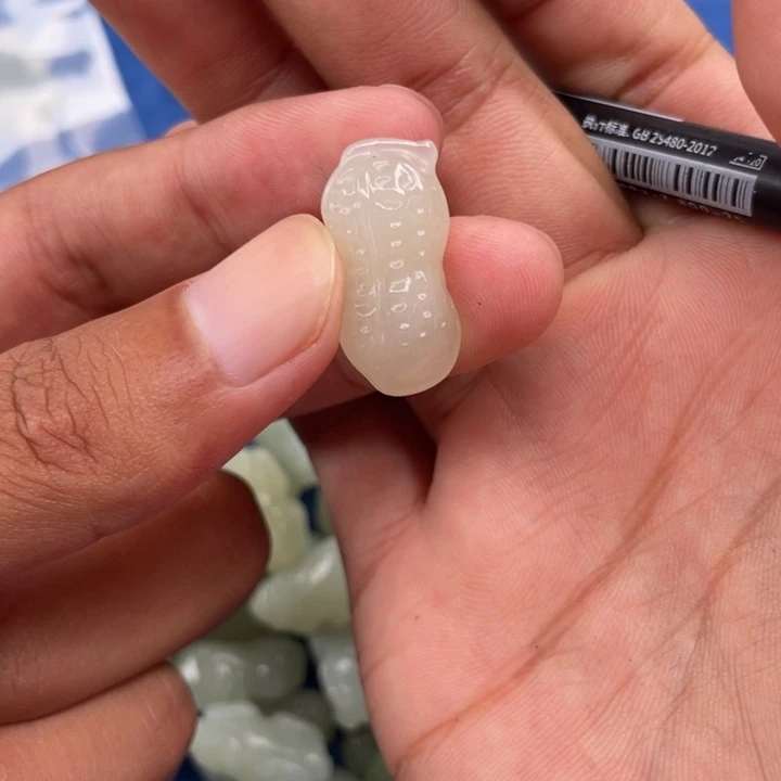 沉***默颈饰未镶嵌和田玉（糖玉）