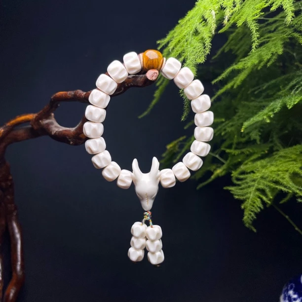 精美人工养殖鹿角雕刻小鹿三通手串 可选规格